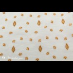 Белый лен с золотисто-рыжей вышивкой листьями